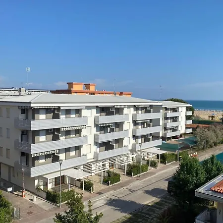 Beachside Getaway In Apartment *