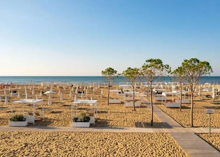 Beachside Getaway In ביביונה